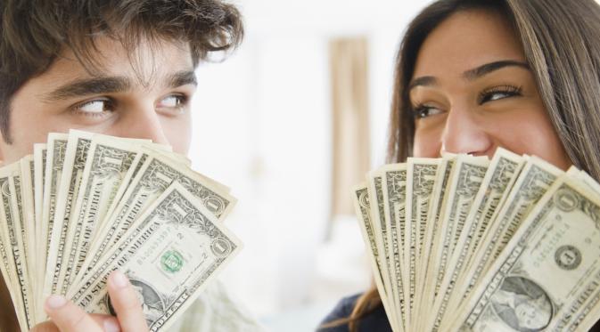 Laki-laki yang memiliki penghasilan lebih besar dari perempuannya memiliki kecenderungan selingkuh lebih besar. (Foto: tipsofdivorce.com)