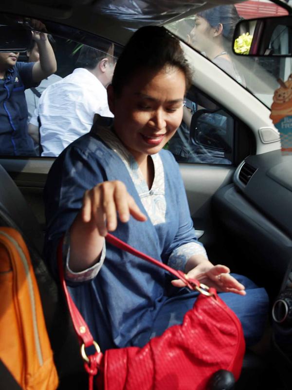 Akibat berita bohong yang disebarkan, Mario dan keluarganya mendapat banyak cacian dan hujatan dari para pengikut dua akun tersebut membuat bisnisnya harus gulung tikar. (Deki Prayoga/Bintang.com)