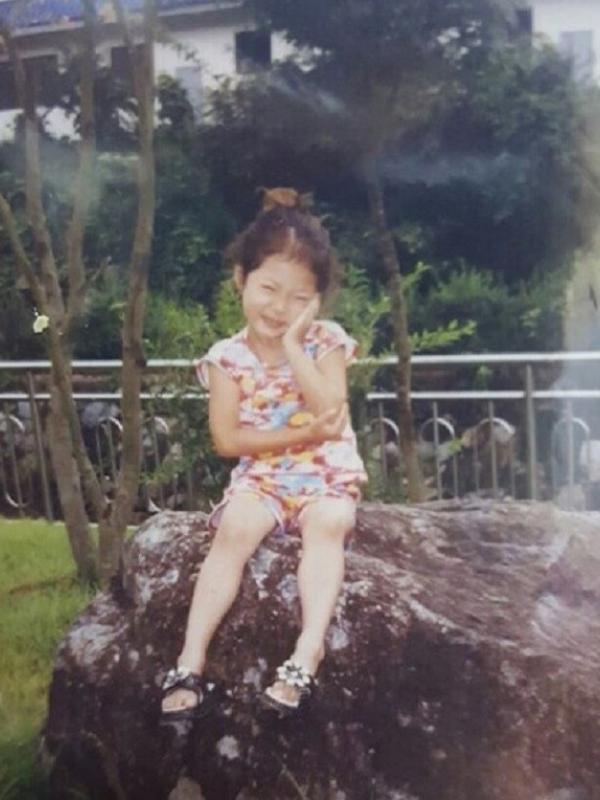 Potret kecil HyunA. (via. Instagram/hyunah_aa)