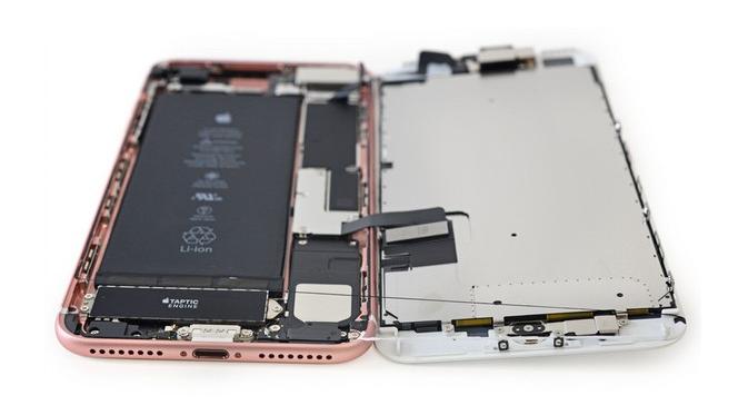 Membongkar iPhone 7 Plus (Sumber: Ifixit)