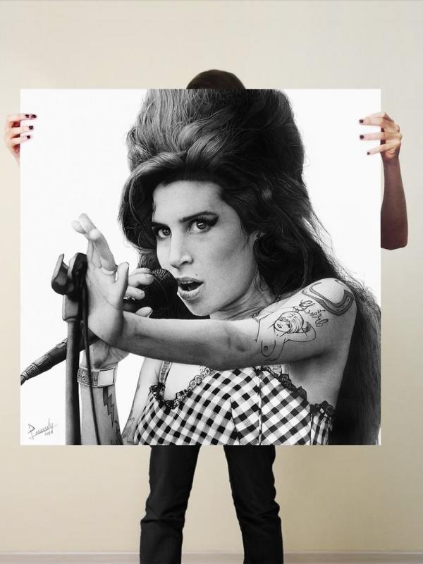 Amy Winehouse. (Via: boredpanda.com)