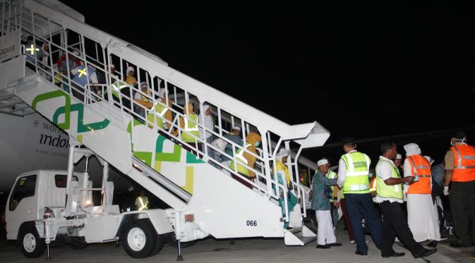 Jemaah haji K‎loter 1 Solo tiba di Bandara Adi Soemarmo, Minggu (18/9/2016) malam. (Liputan6.com/Fajar Abrori)