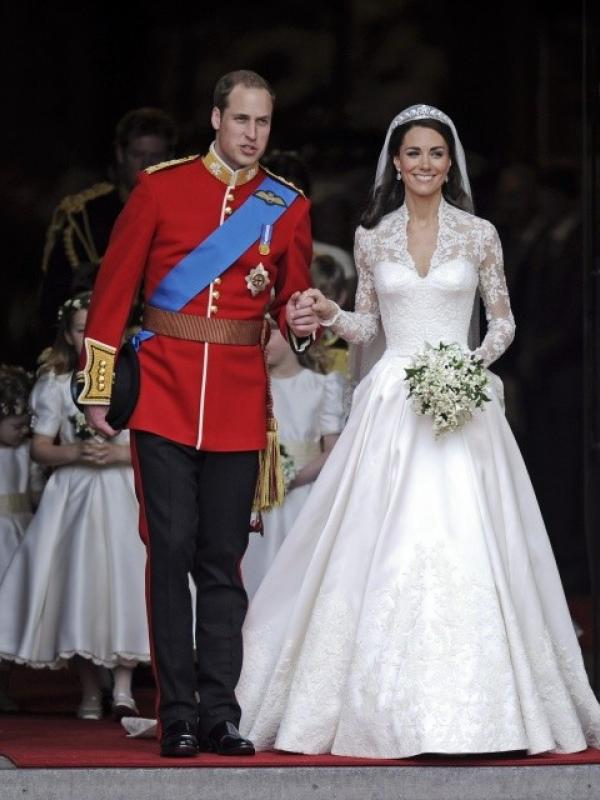 Gaun Pengantin Kate Middleton. Sumber : brightside.me.