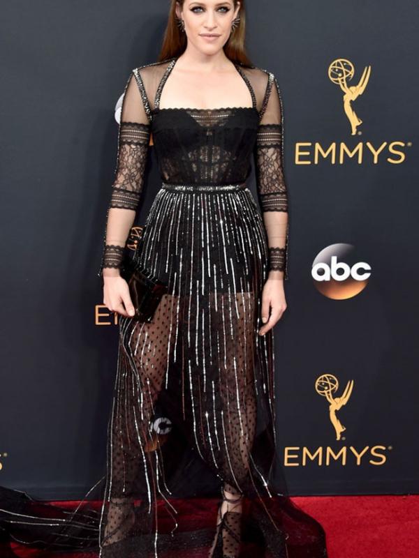 7 Busana Terburuk Aktris Hollywood di Panggung Emmy Awards 2016