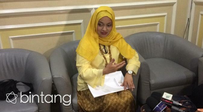 Marissa Haque keberatan dengan program yang dibawakan Feni Rose sehingga mengadu ke KPI. (Rivan Yuristiawan/Bintang.com)