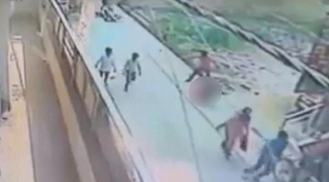CCTV mengabadikan saat-saat terakhir gadis India yang tragis (CCTV)