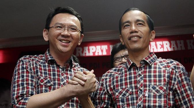 Ahok dan Jokowi dalam kemeja kotak-kotak yang sama beberapa waktu yang lalu. Sumber : jakartakita.com