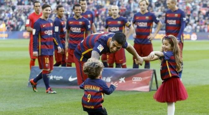 Benjamin Suarez, putra bintang Barcelona, Luis Suarez. (Mirror).