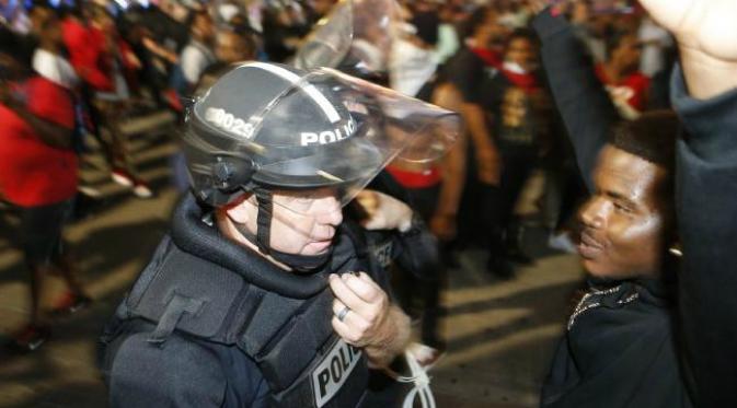 Menurut polisi Charlotte, pria pengunjuk rasa itu tertembak selagi melakukan unjuk rasa, tapi bukan oleh polisi. (Sumber AFP)