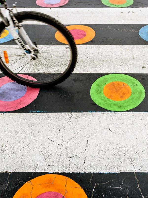 Zebra cross warna-warni. (Via: boredpanda.com)