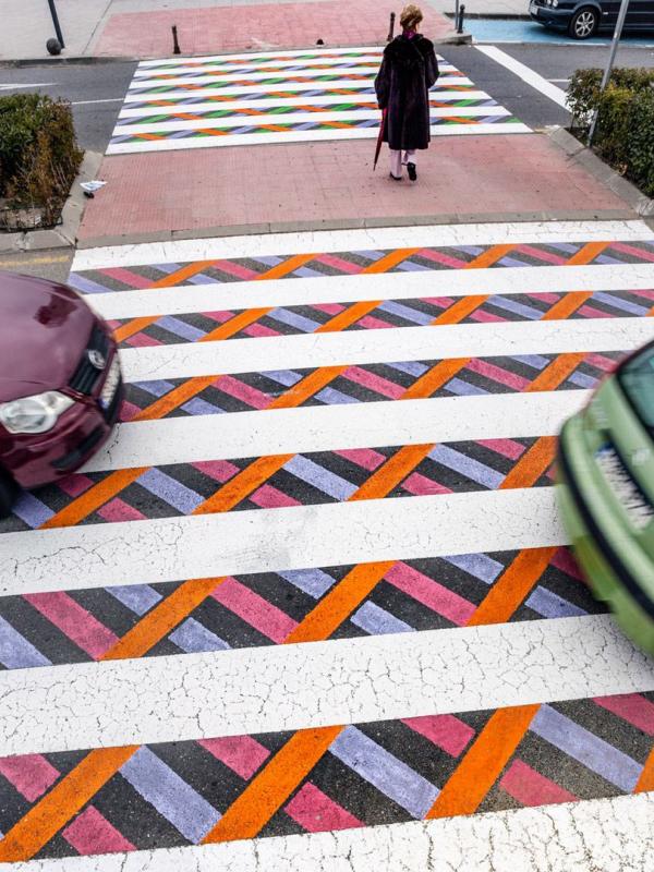 Zebra cross warna-warni. (Via: boredpanda.com)