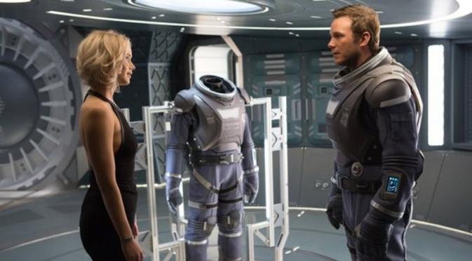 Jennifer Lawrence dan Chris Pratt di film Passengers. foto: The Guardian