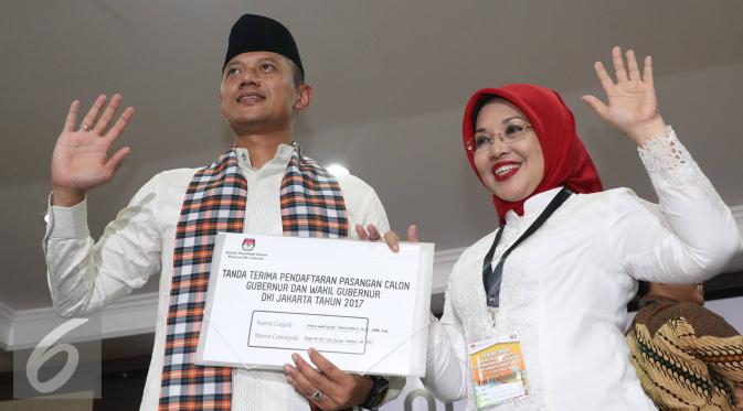 Agus Harimurti Yudhoyono dan Sylviana Murni resmi mendaftar ke KPUD Jakarta sebagai pasangan Cagub dan Cawagub DKI Jakarta 2017, Jumat (23/9). Agus dan Sylviana diusung oleh Partai Demokrat, PKB, PPP, dan PAN.(Liputan6.com/Immanuel Antonius)