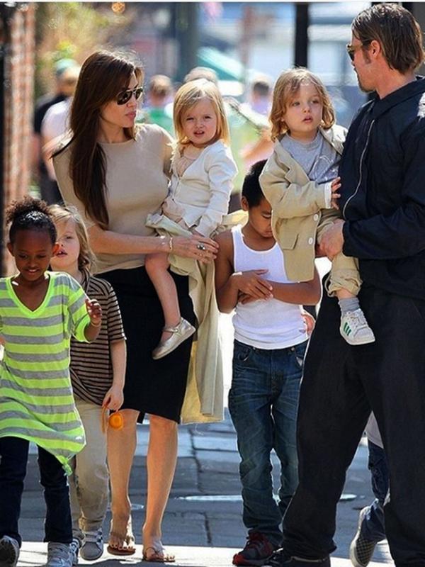 Brad Pitt lumpuh karena ditinggal istrinya, Angelina Jolie serta anak-anaknya.