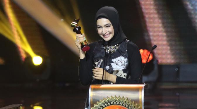 Aktris Nabila Syakieb dalam menerima nominasi pemeran wanita terpuji serial televisi dalam ajang Festival Film Bandung 2016, Bandung, Sabtu (24/9/16)