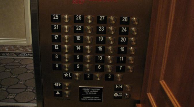 Sejumlah gedung tak menggunakan angka 13 karena dianggap sebagai pertanda buruk (Wikipedia)
