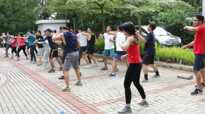 Body combat, olahraga yang memadukan beragam gerakan bela diri. 