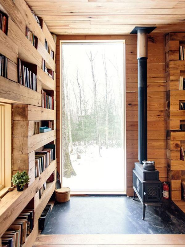 Di dalam perpustakaan ada perapian yang bikin kamu tetap hangat saat salju turun. (Via: boredpanda.com)