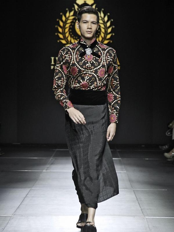  Inspirasi Busana Pria dari Iwan Tirta di Panggung Men's Fashion Week 2016