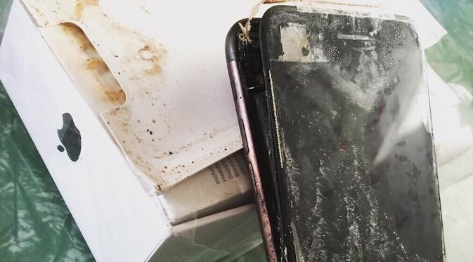 Penampakan iPhone 7 yang hangus terbakar di Tiongkok (Sumber: Reddit)