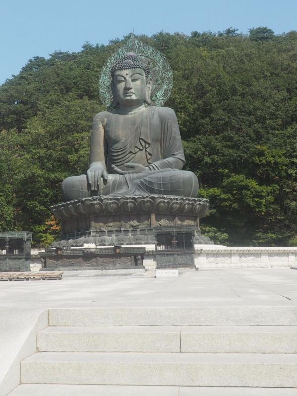 Patung Budha besar simbol bersatunya Korea Selatan dan Korea Utara.