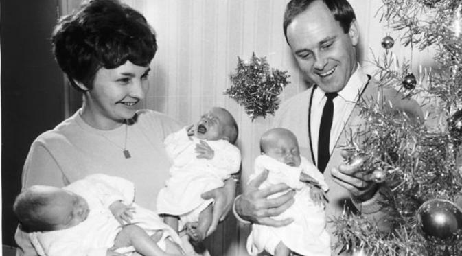 Sheila Thorns dan 3 bayi kembarnya yang bertahan hidup (Birmingham Mail)