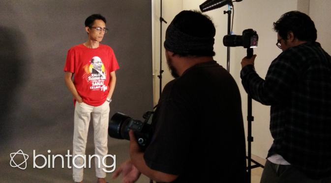 Ario Kiswinar saat sesi pemotretan di studio Bintang.com, kawasan Gondangdia, Jakarta Pusat. (Teddy Kurniawan/Bintang.com)