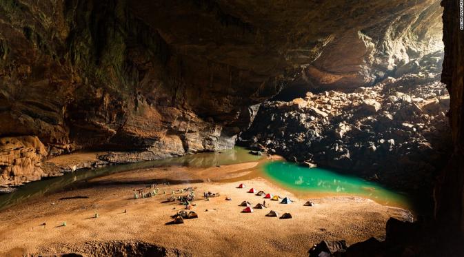 Setelah menghilang se 18 tahun, pintu gua terbesar dunia itu kembali ditemukan. Tempat itu kini masuk dalam salah satu Warisan Dunia (CNN).
