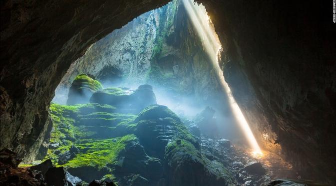 Setelah menghilang selama 18 tahun, pintu gua terbesar dunia itu kembali ditemukan. Tempat itu kini masuk dalam salah satu Warisan Dunia (CNN).