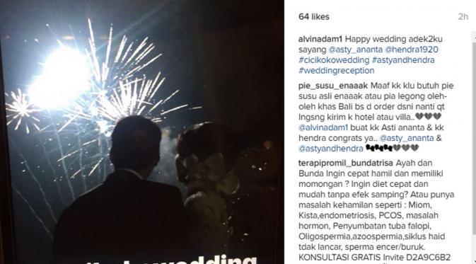 Pesta kembang api usai resepsi pernikahan Asty Ananta dan Hendra di Bali. (Instagram @alvinadam1)