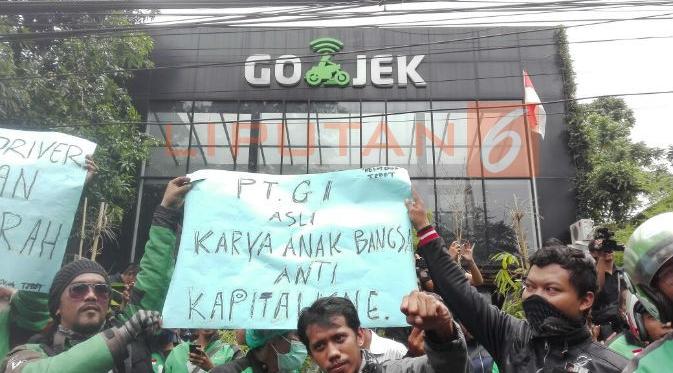 Aksi unjuk rasa ribuan pengemudi Go-Jek menuntut perubahan sistem performa (liputan6.com/Mochamad Wahyu Hidayat)