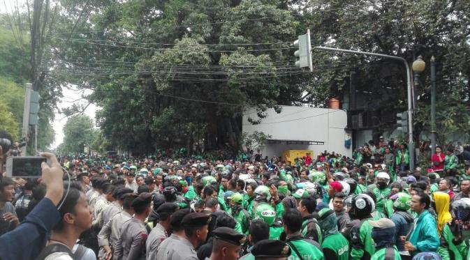 Suasana demonstrasi Go-Jek di kantornya, Jakarta Selatan (Liputan6.com/M. Wahyu Hidayat)