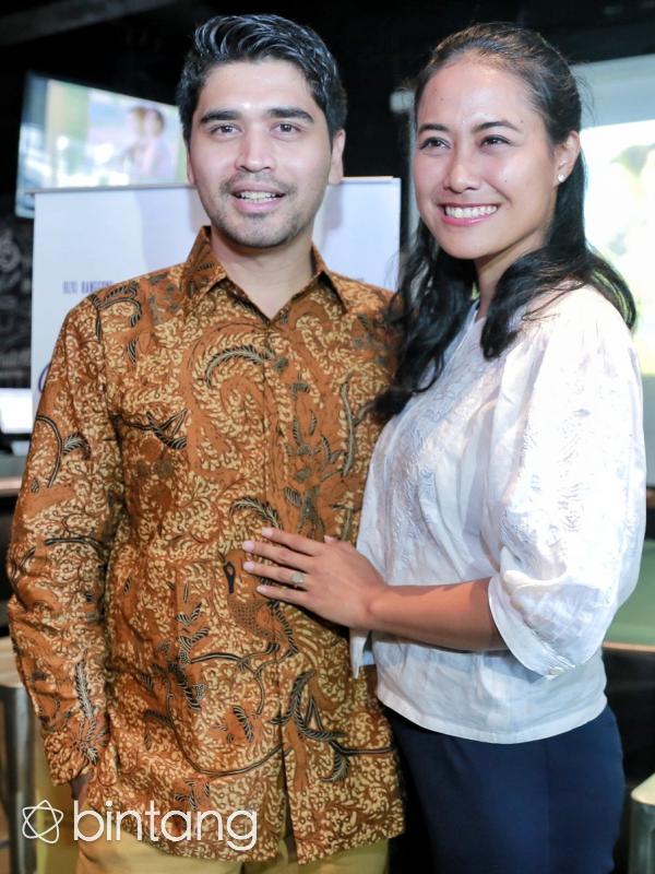 Rizky Hanggono dan Putri Ayudya menghadiri preskon film Mengejar Embun Ke Eropa (Adrian Putra/bintang.com)