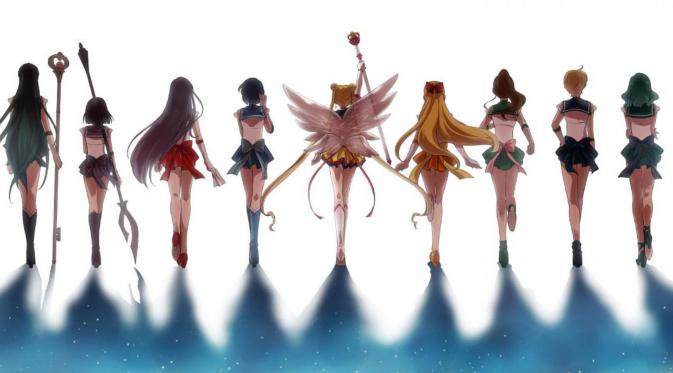 Sailor Moon bersama dengan Sailor Senshi atau pasukan Sailor lainnya.
