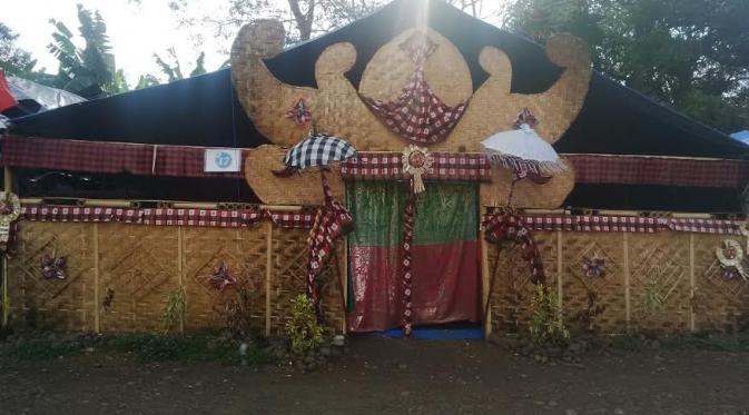 Tenda yang dihuni santri asal Bali. (Liputan6.com/Dhimas Prasaja) 