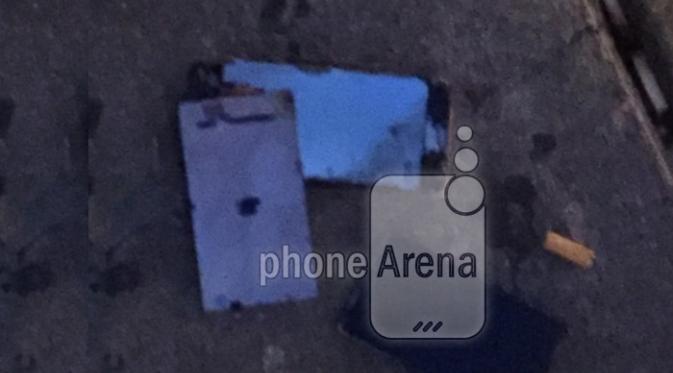iPhone 6s yang terbakar di dalam kantong, saat diduduki pemiliknya (Sumber: Phone Arena)