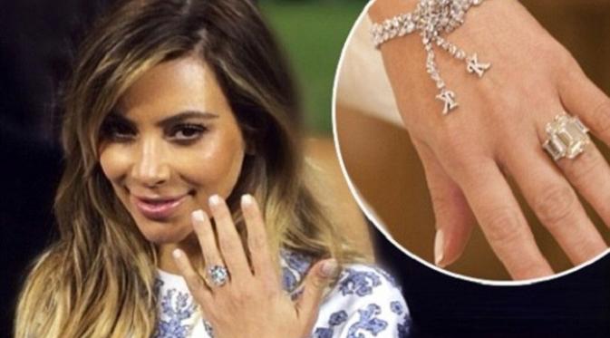 Cincin pertunangan Kim Kardashian dengan berlian 20 karat yang jadi incaran perampok.