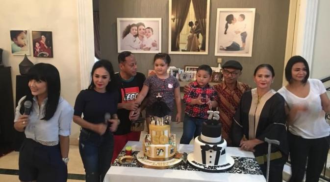 Krisdayanti dan keluarga rayakan ulang tahun sang ayah tercinta, Trenggono, yang ke-75 [foto: instagram]