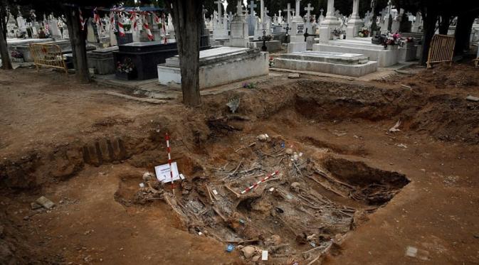 Kuburan Massal bekas kekejaman pemimpin diktator Spanyol (Reuters)
