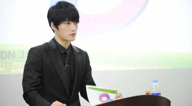 Kim Jaejoong saat memerankan karakter antagonis, Cha Mu Wun dalam Protect Boss (2011).