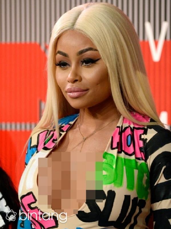 Blac Chyna memamerkan cincin berliannya beberapa hari setelah Kim Kardashian kehilangan berliannya. (AFP/Bintang.com)