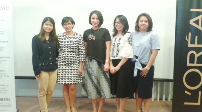 L’Oréal Indonesia mengadakan media roundtable yang menghadirkan dua ilmuwan perempuan senior penerima penghargaan UNESCO-L’Oréal Internasional's Fellowship For Women in Science (Liputan6.com/Citra Dewi)