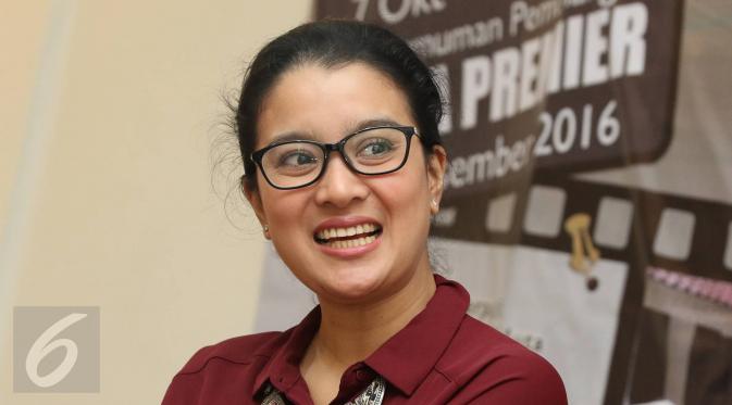 Ketua Parfi 56 Marcella Zalianty menghadiri konferensi pers terkait festival film pendek KPU di Jakarta, Jumat (7/10). Festival diadakan untuk mengedukasi pemilih dengan film pendek yang berisi muatan nilai-nilai demokrasi. (Liputan6.com/Immanuel Antonius)
