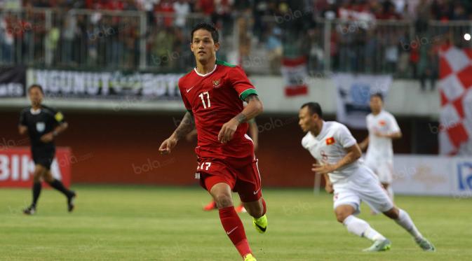 Irfan Bachdim mencetak gol untuk Indonesia saat melawan Vietnam pada laga uji coba di Stadion Maguwoharjo, Sleman, Minggu (09/10/2016). (Bola.com/Nicklas Hanoatubun)