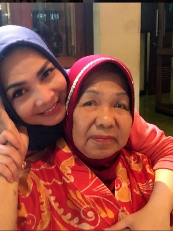 Potret Kehangatan Sofina, Nenek Nagita Slavina dengan 