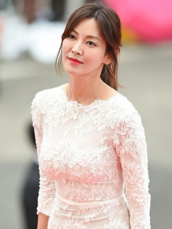 Kim So Yeon berhasil memenangkan Grand Excellence Award (Daesang) di Korea Drama Awards 2016. Foto: via koalasplayground.com