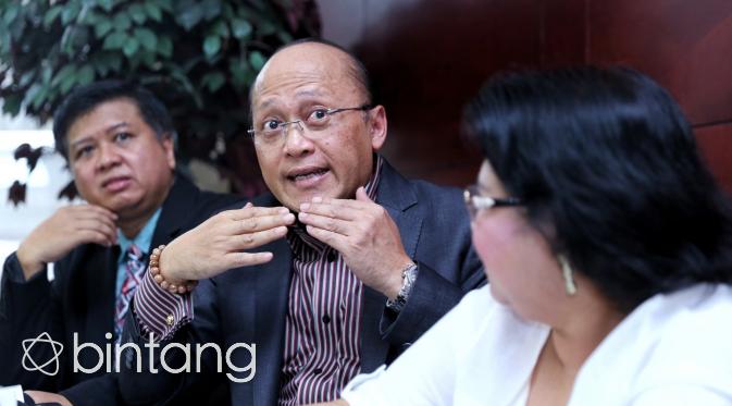 Mario Teguh dan tim kuasa hukum. (Adrian Putra/Bintang.com)