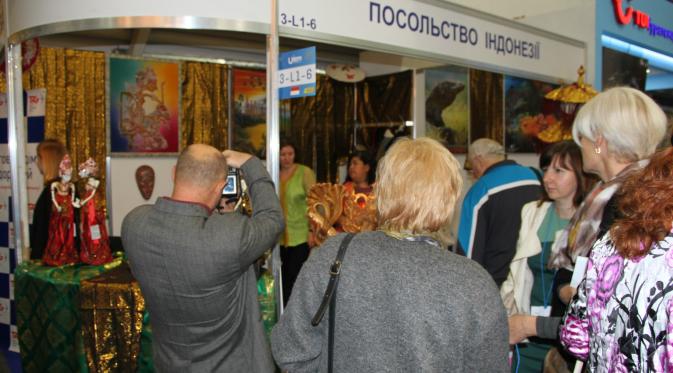 Pengujung stand KBRI Kiev diperkirakan mencapai lebih dari 2.000 orang (KBRI Kiev)