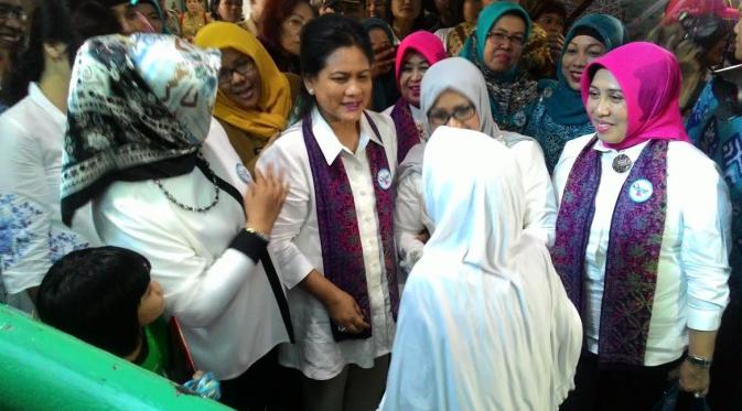  Ibu Negara Iriana Joko Widodo berkeliling puskesmas di lima wilayah di Jakarta.