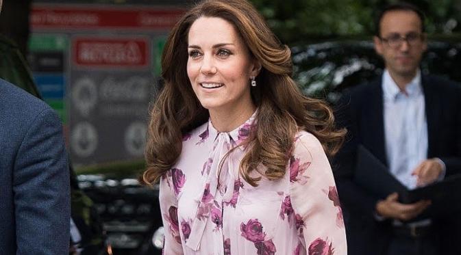 Pesona Kate Middleton dalam Balutan Gaun Floral Kate Spade